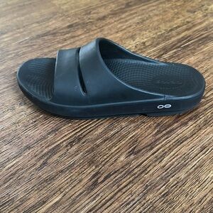 Left shoe only oofos ooah slide sandal men 8  or women 10